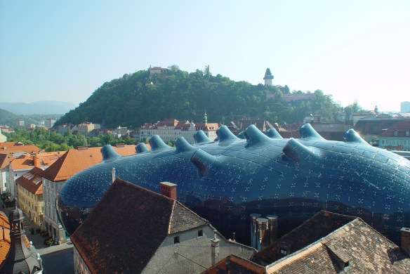 Kunsthaus Graz, Blase und Schlossberg Foto: Zepp-Cam. 2004/Graz, Austria